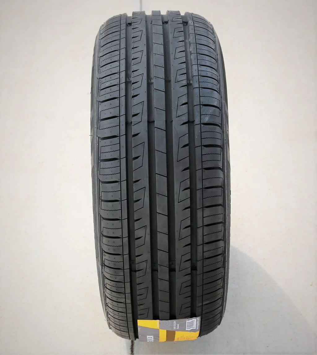 Landgolden LG17 195/55R15 85V Functionality Tire Fits: 2007-08 Honda Fit Sport, 1999-2000 Honda Civic Si