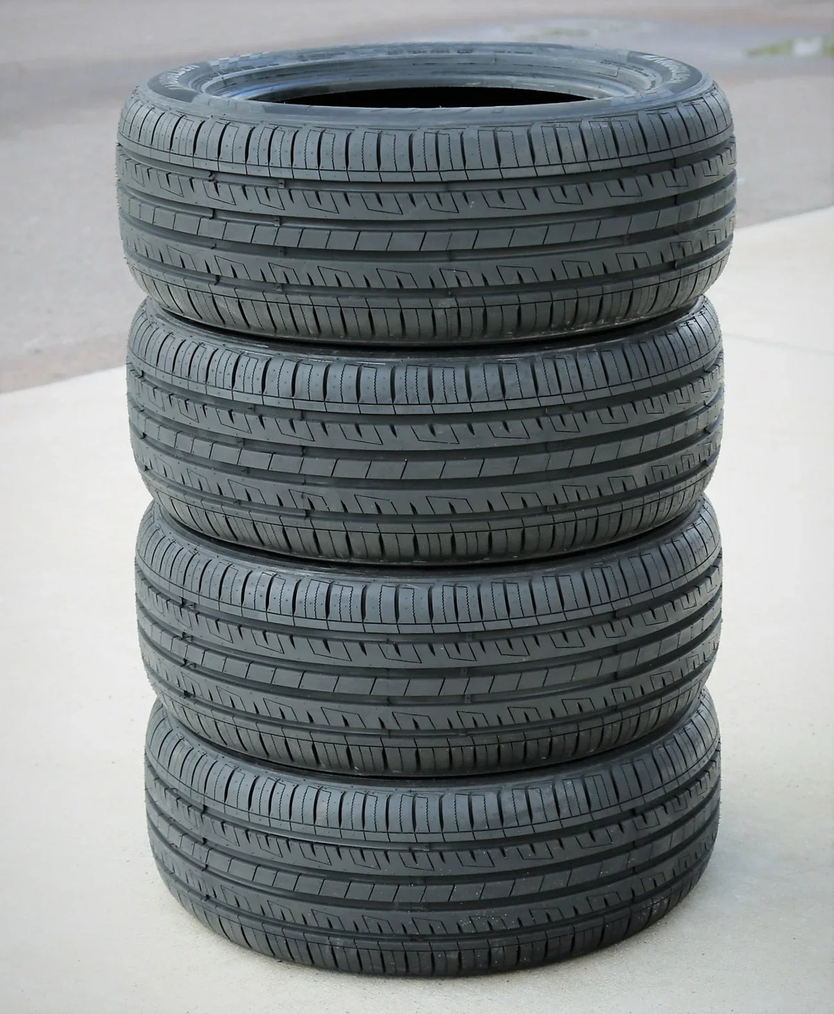Landgolden LG17 195/55R15 85V Functionality Tire Fits: 2007-08 Honda Fit Sport, 1999-2000 Honda Civic Si